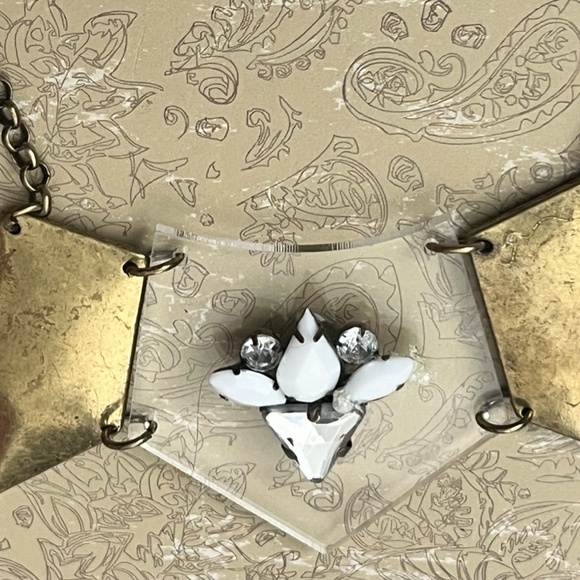 American Rag 16-in Gold-Tone Geometric Lucite Statement Necklace - Picture 6 of 8